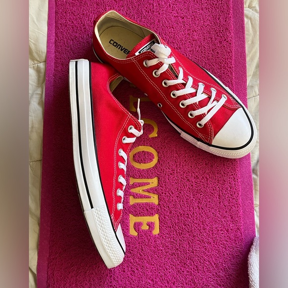 Converse ~ Chuck Taylor Excellent Condition - Picture 6 of 7